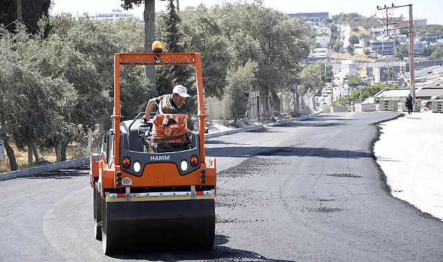 KUŞADASI’NDA SICAK ASFALT SEFERBERLİĞİ DEVAM EDİYOR