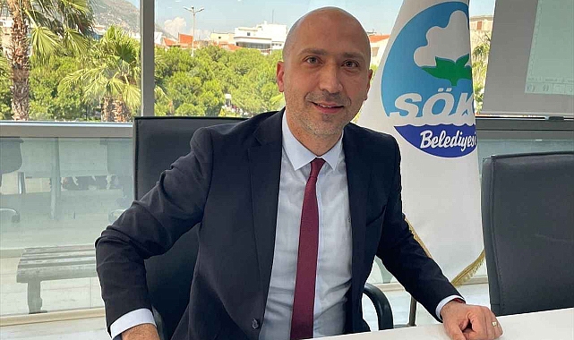 SÖKE'DE MUHTARLAR CHP'Lİ İLÇE BELEDİYESİ'NE BAYRAK AÇTI