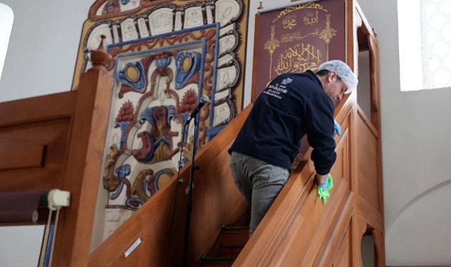 BAŞKAN ÇERÇİOĞLU'NUN ÖNCÜLÜĞÜNDE CAMİLERDE TEMİZLİK ÇALIŞMALARI SÜRÜYOR